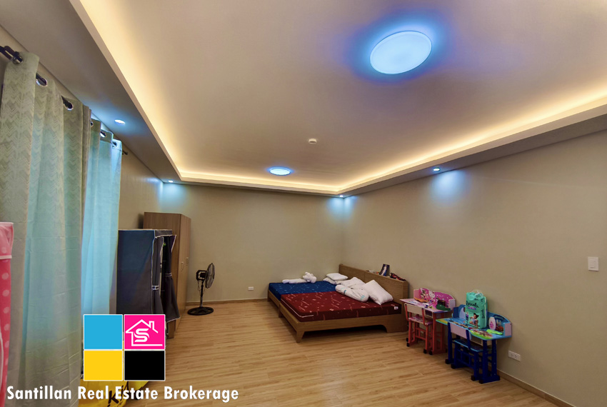 Overlooking House with Infinity Pool for Sale at Royale Consolacion Cebu 22