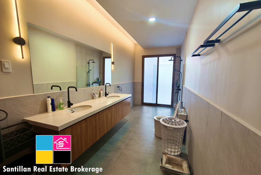 Overlooking House with Infinity Pool for Sale at Royale Consolacion Cebu 24