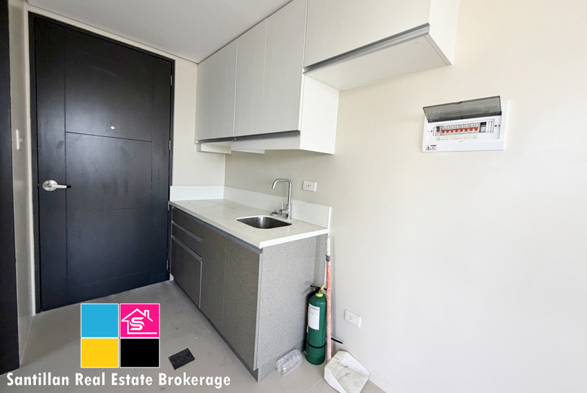 FOR SALE CORNER UNIT IN BASELINE PRESTIGE CONDOMINIUM CEBU CITY 4